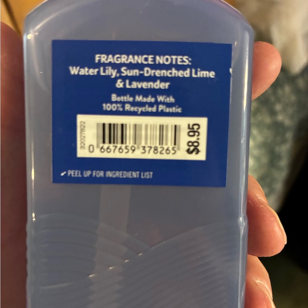 Bath & Body Works Coastal Air Gel
Scented Hand Soap - Light Blue (4) - Picture 3 of 5